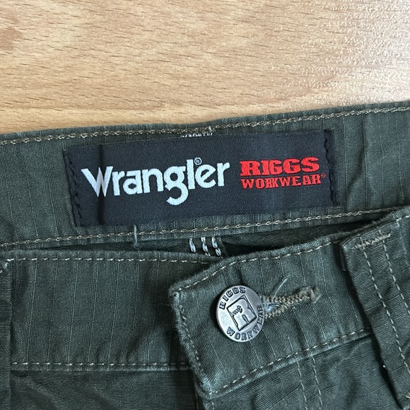 Wrangler dark green cargo pants - Picture 2 of 2